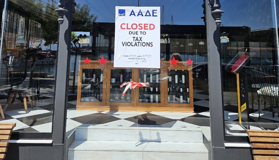 ”Σαφάρι” της ΑΑΔΕ σε νησιά και Πειραιά: Λουκέτα και πρόστιμα για αποδείξεις