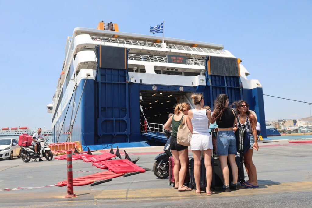 Απαγορευτικό απόπλου: Πότε φεύγουν τα πλοία από Πειραιά, Ραφήνα και Λαύριο
