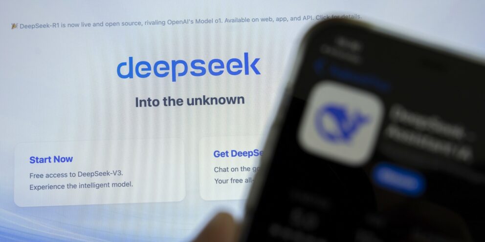 ΗΠΑ: Μπλόκο στο κινεζικό ΑΙ DeepSeek από τις ομοσπονδιακές υπηρεσίες και τις κρατικές συμβάσεις