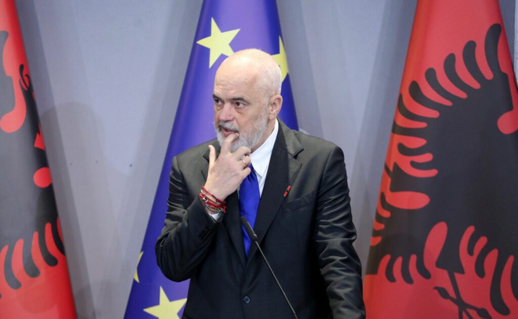 Η νέα μονάδα καταπολέμησης της διαφθοράς της Αλβανίας “κόβει” τα μεγάλα κεφάλια