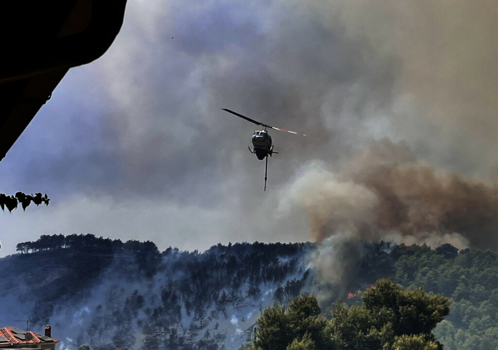 Φωτιά στην Αχαΐα: Χτύπησε 112 για εκκένωση 5 οικισμών