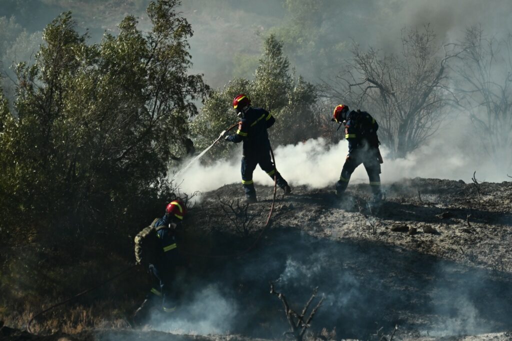 Φωτιά τώρα στην Άρτα: Μαίνεται η πυρκαγιά, σπίτια έγιναν στάχτη