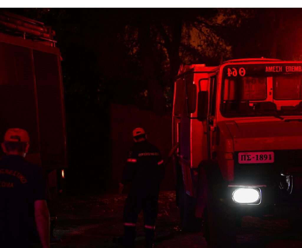 Φωτιά τώρα στην Αχαΐα: Η πυρκαγιά έφθασε στην Πάτρα, μάχη στη συνοικία Αρόη