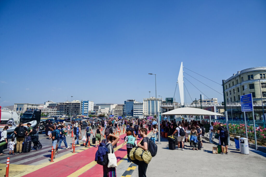 Λιμάνι Πειραιά: Αυξημένα δρομολόγια από τα νησιά για την επιστροφή των αδειούχων