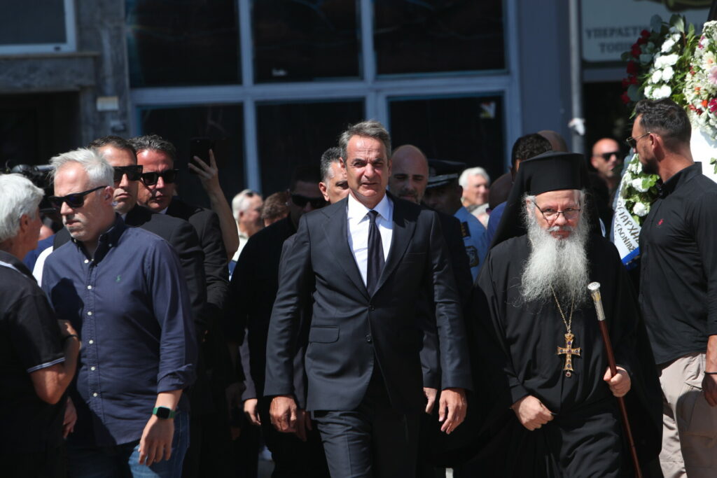 Στην κηδεία Βεσυρόπουλου ο Μητσοτάκης: Ψηλέ θα μας λείψεις, έφυγε το καλύτερο παιδί