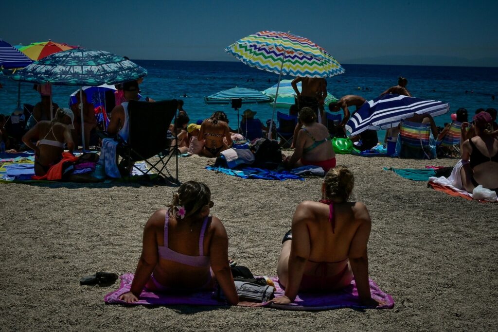 Απαγόρευση κολύμβησης σε 13 παραλίες στην Αττική: Ποιες είναι