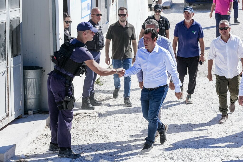 Πλεύρης: Καταργείται η νομιμοποίηση μεταναστών στα 7 χρόνια