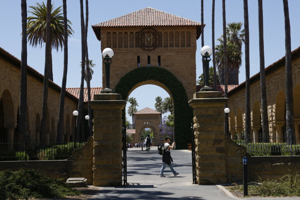 ΗΠΑ: Πάνω από 360 απολύσεις από το Stanford μετά τις περικοπές Τραμπ