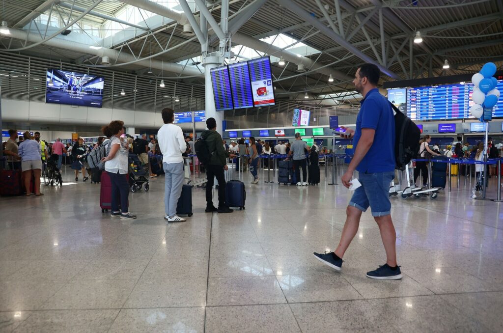 Οι Έλληνες δαπάνησαν 2,8 δισ. για ταξίδια στο εξωτερικό το 2024