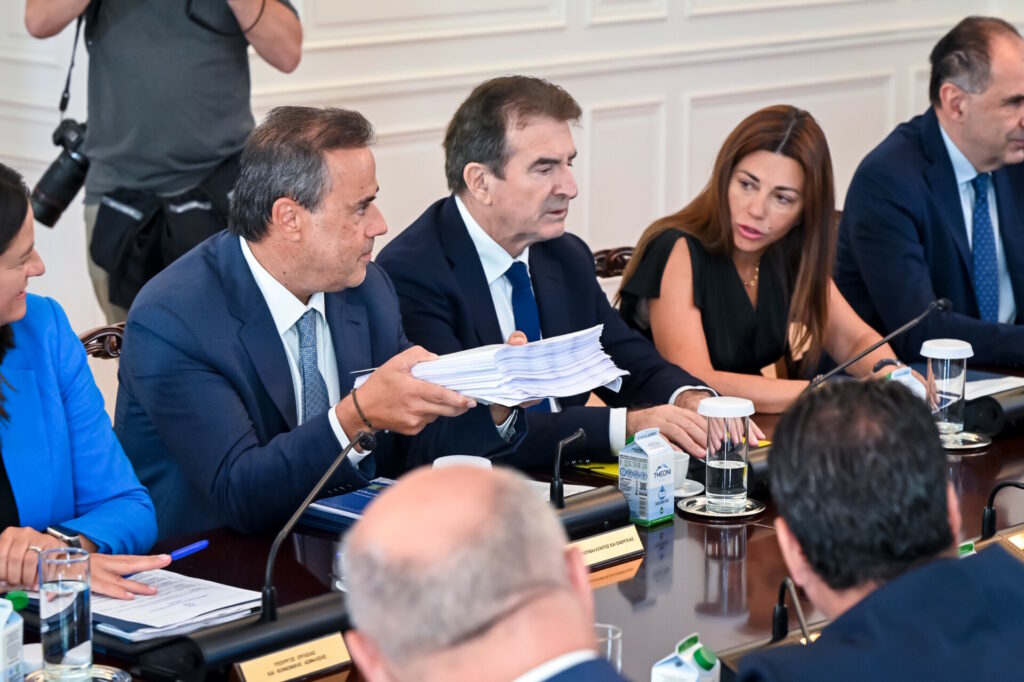 Το μήνυμα της Ζαχαράκη, 13 ημέρες πριν το άνοιγμα των σχολείων