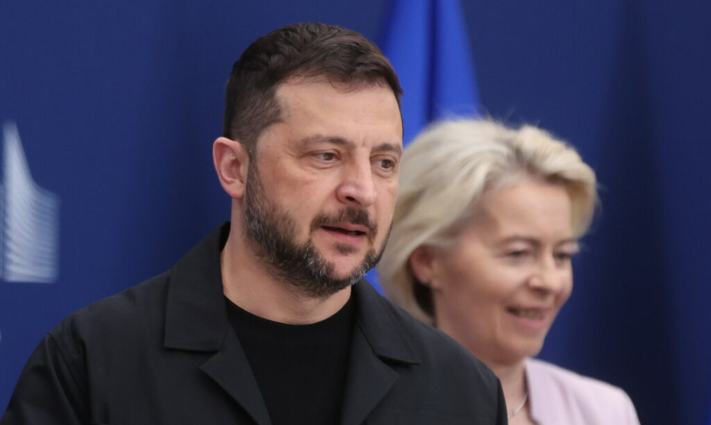 Στην Ουάσινγκτον ο Ζελένσκι υπό πίεση από Τραμπ, Πούτιν: Διπλωματικός πυρετός για τις εδαφικές απαιτήσεις