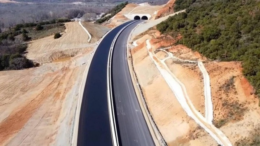 Ε65: Την άνοιξη παραδίδεται πλήρως σε κυκλοφορία