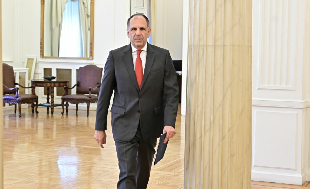 Η επιστροφή του καθηγητή στο Μαξίμου, τα κλειστά αυτιά των πολιτών, το κόστος της αλαζονείας και τα απανωτά ραντεβού του Τσίπρα με τη Γεροβασίλη