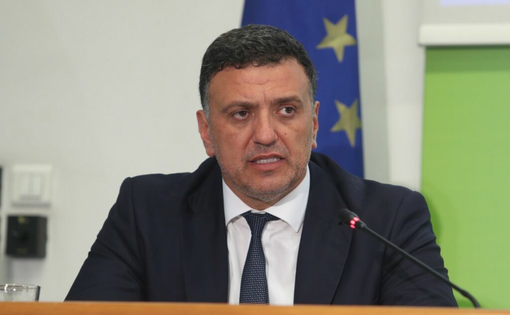 Οι εισηγήσεις για άνοιγμα στον Σαμαρά, η κινητικότητα Δημητριάδη με φόντο το συνέδριο, το άδειασμα Κικίλια από Θεοχάρη και το μοίρασμα χρημάτων από τον ΟΒΙ
