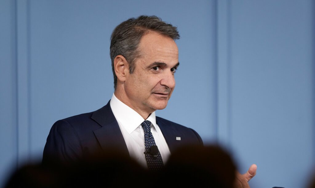 Το σενάριο για κυβέρνηση ειδικού σκοπού, η διέξοδος του δομικού ανασχηματισμού, η εισήγηση για κυβερνητική επιτροπή και το βίντεο από το γλέντι του Μπισμπίκη