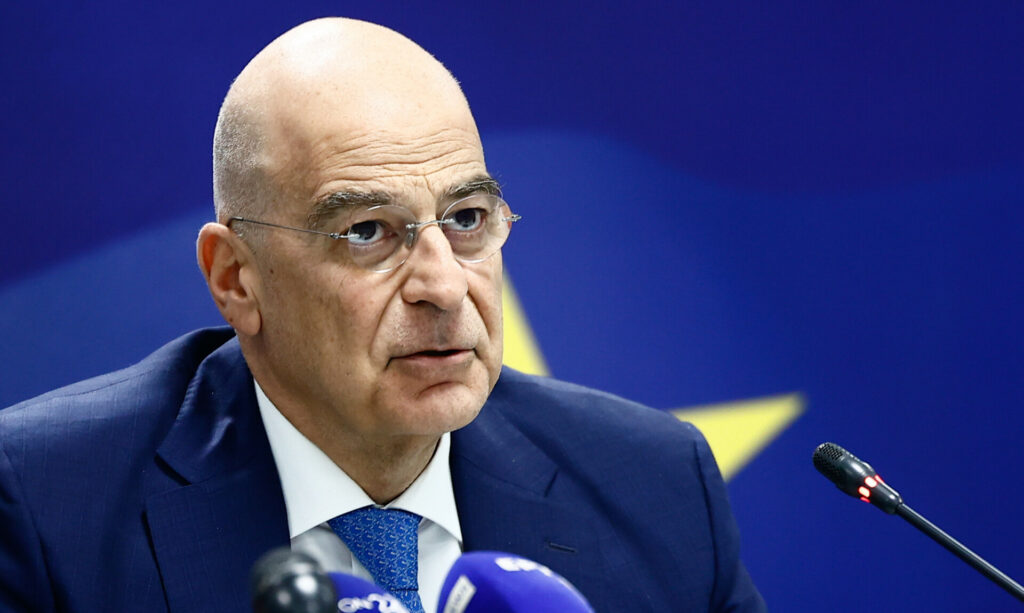 Το γεύμα του Δένδια με τον Παπαχελά, οι αιφνιδιασμένοι του Μαξίμου, το βιβλίο (με μία απάντηση) από τη Μπακογιάννη και η ελβετική εταιρεία συμβούλων