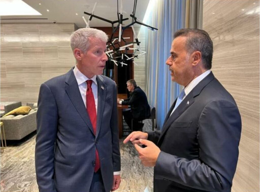 Σε LNG, Κάθετο Διάδρομο, Chevron εστίασαν Παπασταύρου-Ράιτ