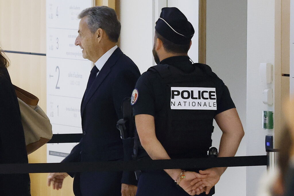 Ένοχος ο Σαρκοζί για χρηματισμό από τον Καντάφι