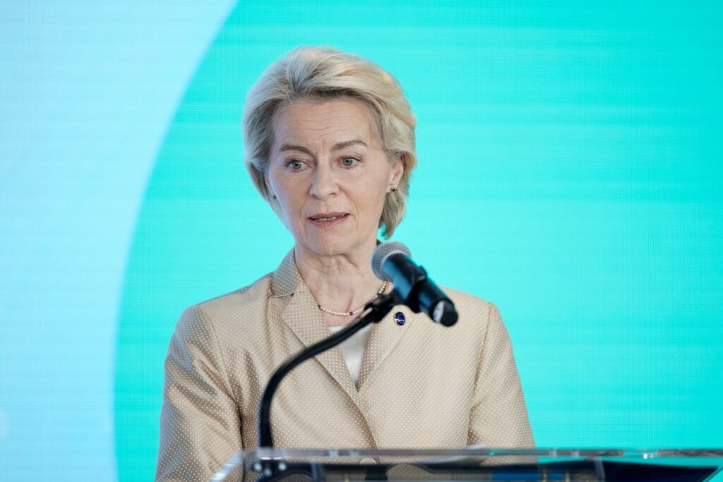 Φον ντερ Λάιεν: H κατάρριψη ρωσικών μαχητικών είναι “πάνω στο τραπέζι”