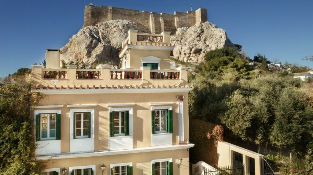 Τα χρυσά ακίνητα της Ακρόπολης