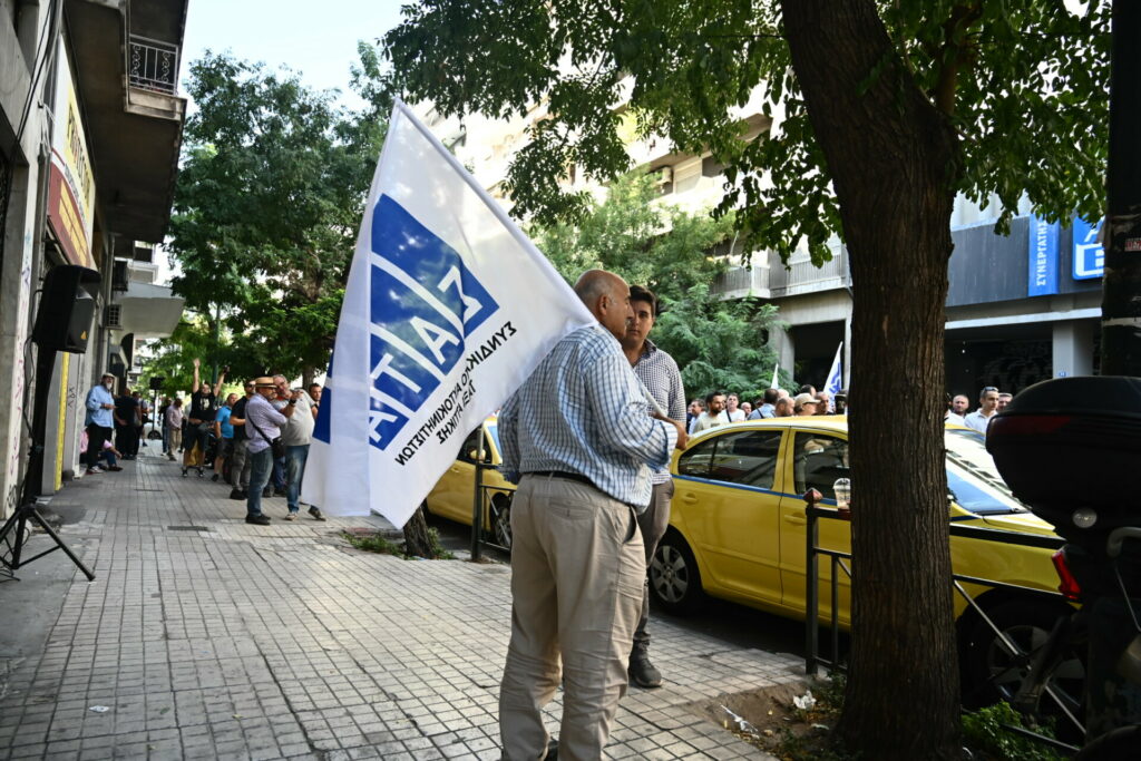 Απεργία ταξί: Συνεχίζεται για δεύτερη μέρα, πότε επιστρέφουν στους δρόμους
