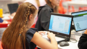 Vodafone: Ξεκίνησαν οι αιτήσεις για το Code Like a Girl 2026