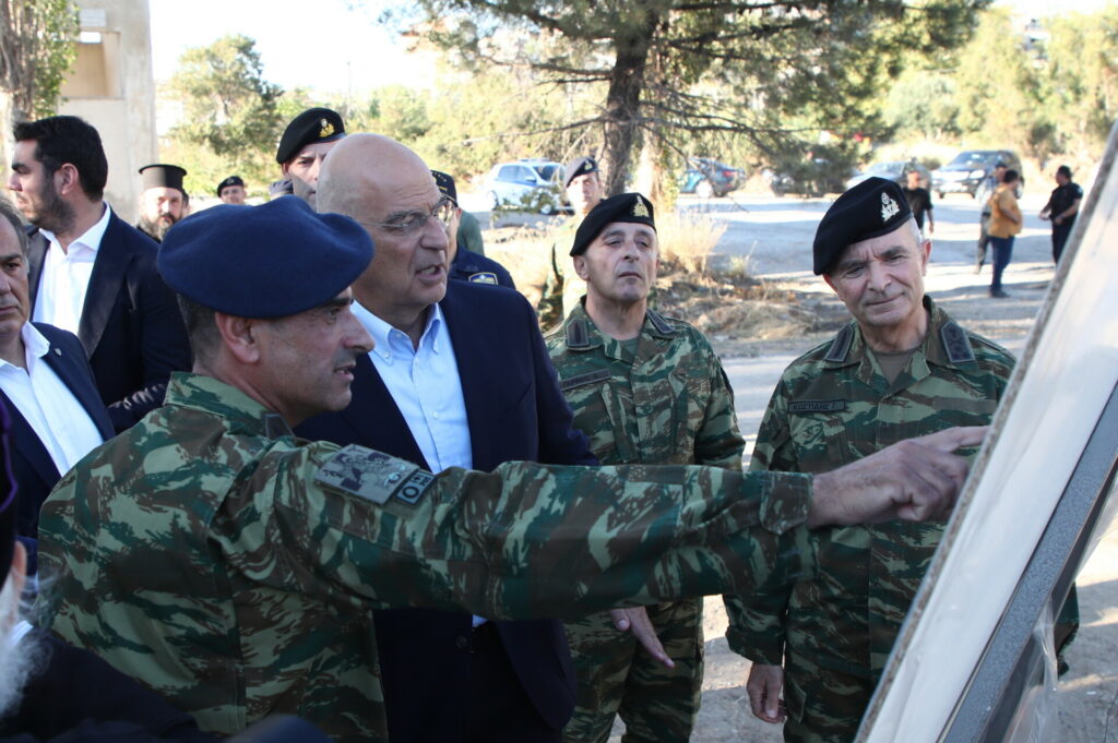 Δένδιας: Aνέγερση πρότυπου οικισμού στο στρατόπεδο “Οπλαρχηγού Θεόδωρου Ζιάκα”