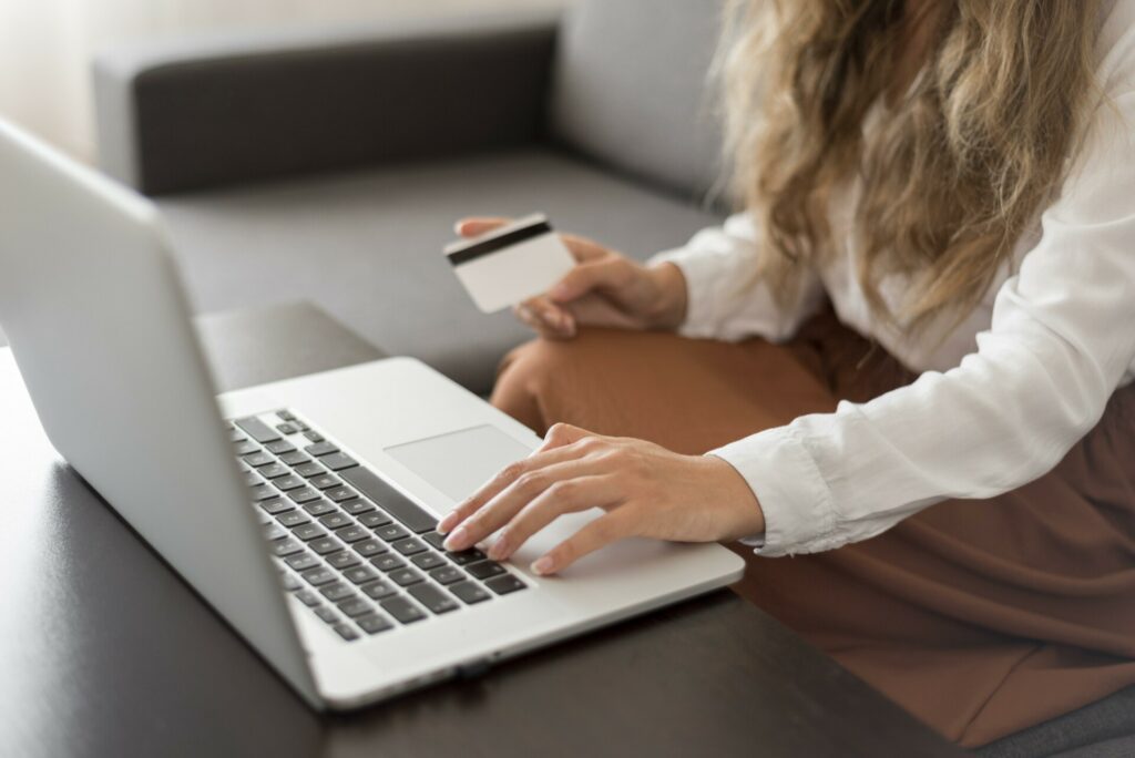 Εκρηκτική άνοδος για το e-commerce, 29,4 δισ. σε online αγορές το 2024