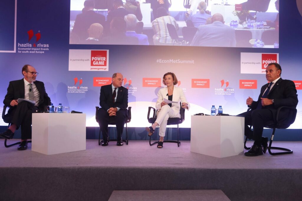 Το πάνελ του Economist με τους Φλοράνς Παρλί, Μπεν Γουάλας και Νίκο Παναγιωτόπουλο © The Economist Impact Events