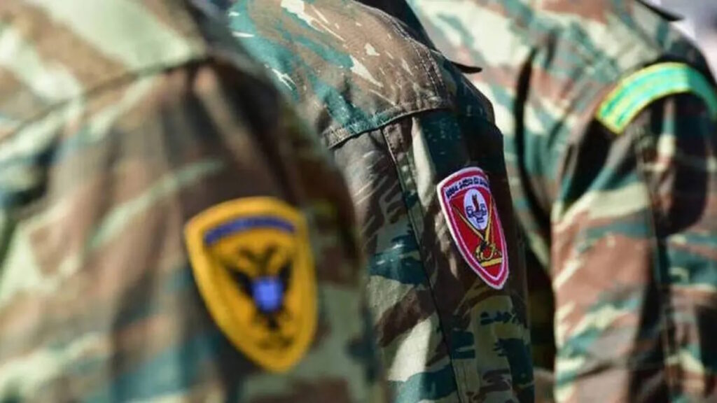 Ένστολοι: Αυξήσεις στους μισθούς – Πόσα χρήματα θα πάρουν