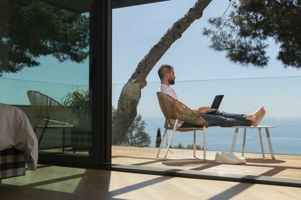 H Ελλάδα στον χάρτη των executive nomads: Αθήνα και Κρήτη προσελκύουν διεθνή στελέχη