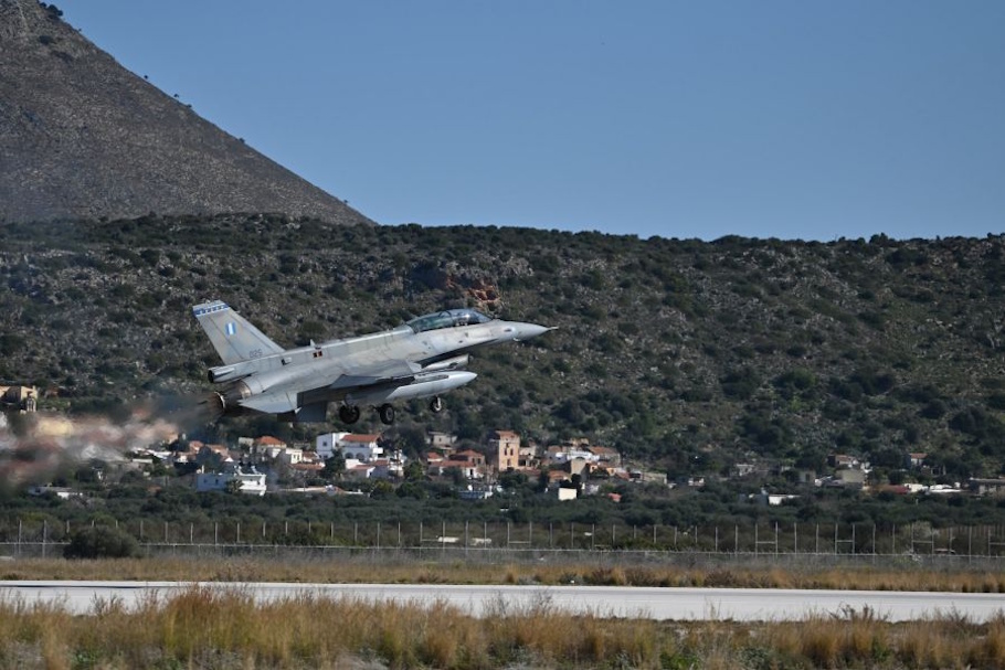 To 42o F16 Viper παραδόθηκε στην Πολεμική Αεροπορία