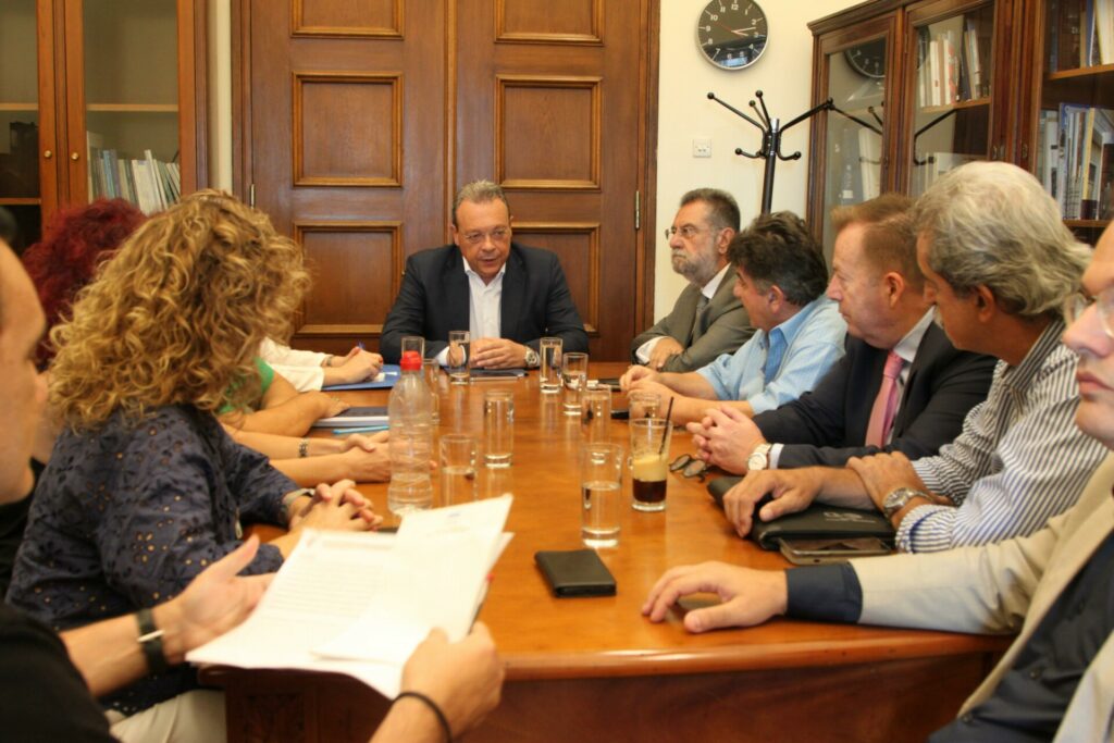 Φάμελλος: Ανεπαρκή τα μέτρα της κυβέρνησης κατά της ευλογιάς των αιγοπροβάτων