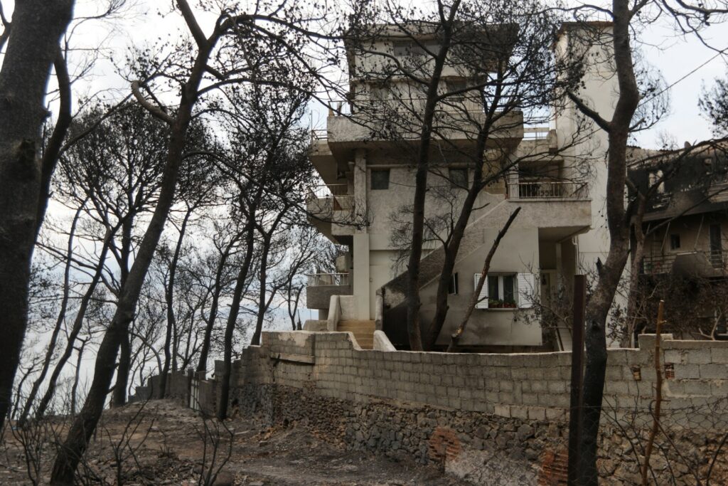 Αποζημιώσεις 2,9 εκατ. ευρώ για τις τραγωδίες σε Μάτι και Μάνδρα