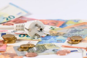 Το μήνυμα Μητσοτάκη για φθηνότερο ρεύμα, ο οδικός χάρτης και οι πρώτες αντιδράσεις της αγοράς