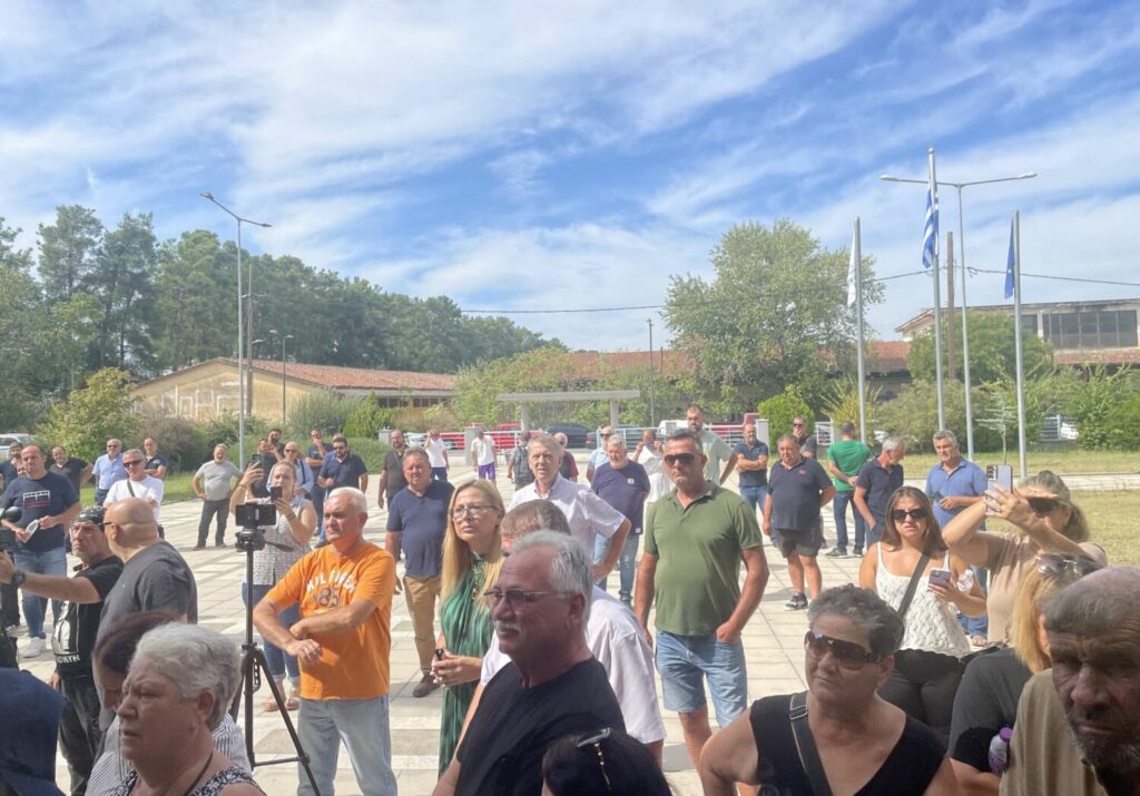 Ευλογιά των προβάτων: Στους δρόμους οι κτηνοτρόφοι της Θεσσαλίας