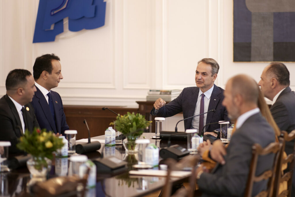 Συνάντηση Μητσοτάκη με τον Μπελγκασέμ Χαφτάρ: Τι συζητήθηκε