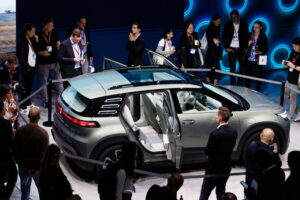 Για να ανακόψει την πτώση, η VW στρέφεται προς τους Κινέζους