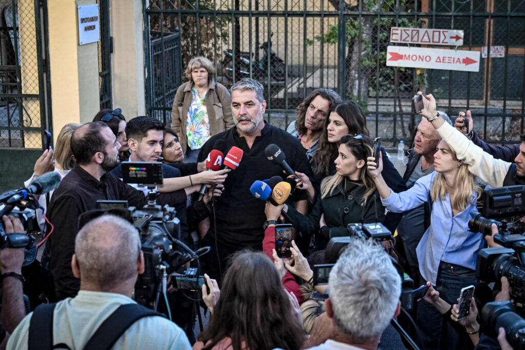 Μπισμπίκης: Δεν εγκατέλειψα, δεν κρύφτηκα, ασχοληθείτε με την τέχνη