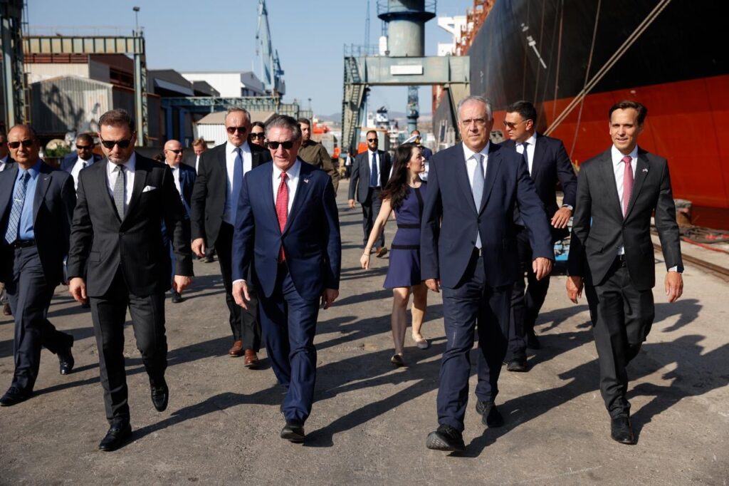 Θεοδωρικάκος: Στρατηγική συνεργασία με τις ΗΠΑ και στη ναυπηγική βιομηχανία