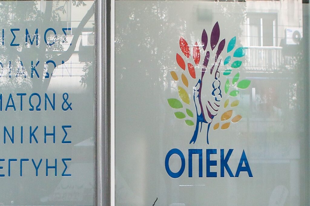 ΟΠΕΚΑ: Τι ώρα θα μπουν τα χρήματα στα ΑΤΜ για τα επιδόματα ΚΕΑ, αναπηρικά και ενοικίου