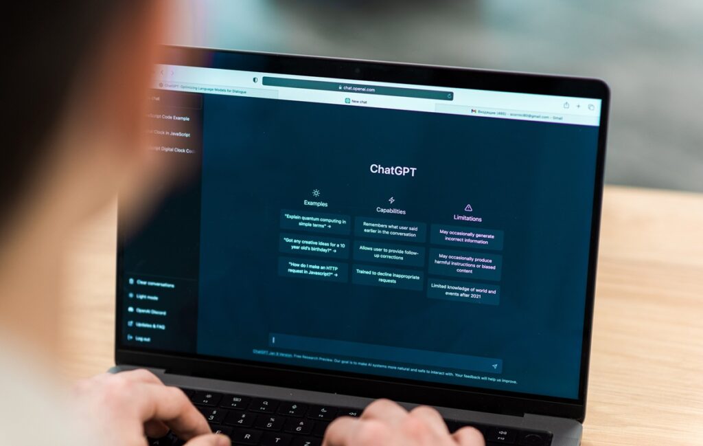 OpenAI: Πώς αξιοποιούν οι χρήστες το ChatGPT στην καθημερινότητα