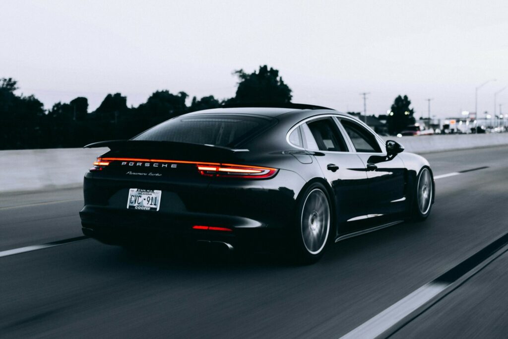 Η κωλοτούμπα της Porsche δείχνει τις δυσκολίες της ευρωπαϊκής αυτοκινητοβιομηχανίας