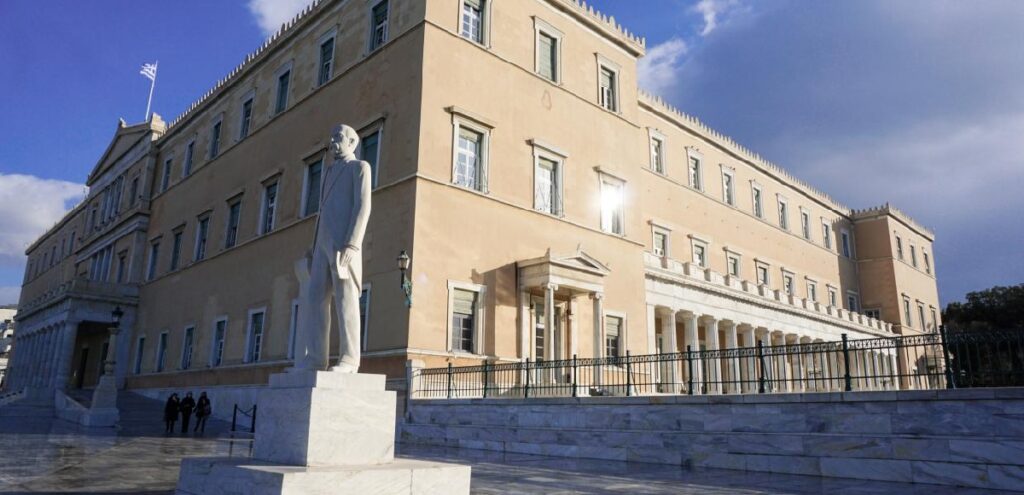 Πόθεν έσχες: Ο φτωχότερος και ο πλουσιότερος στη Βουλή