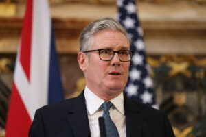 Το σκάνδαλο Επστάιν πυροδοτεί πολιτική κρίση στη Βρετανία