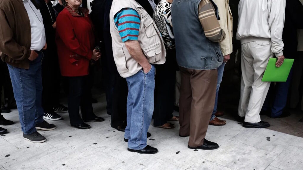 Συντάξεις Νοεμβρίου 2025: Πότε αναμένεται να πάνε ταμείο οι δικαιούχοι
