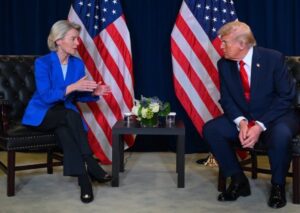 Πού οδηγεί την Ευρώπη η κόντρα με τον Τραμπ