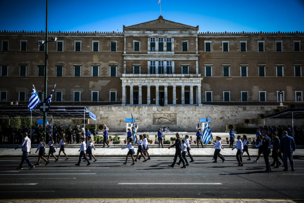28η Οκτωβρίου: Ολοκληρώθηκε η μαθητική παρέλαση στην Αθήνα
