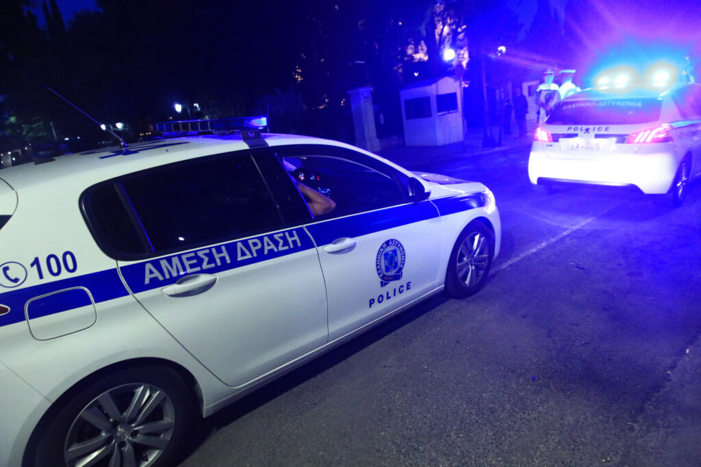 Καλλιθέα: 50χρονος χτυπούσε αυτοκίνητα και μαχαίρωσε αστυνομικό