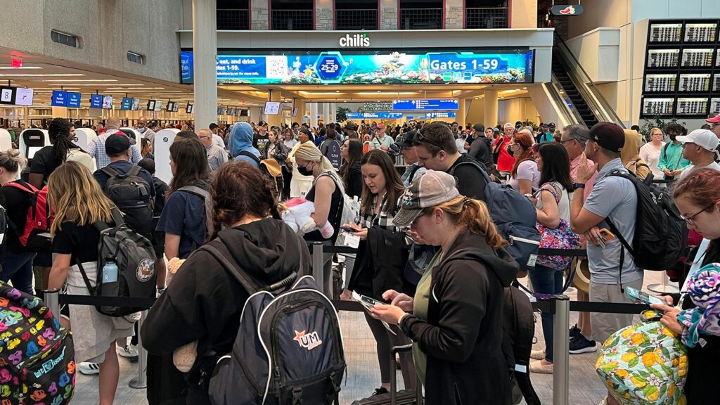 Χάος στα αμερικανικά αεροδρόμια καθώς το κυβερνητικό “λουκέτο” παρατείνεται
